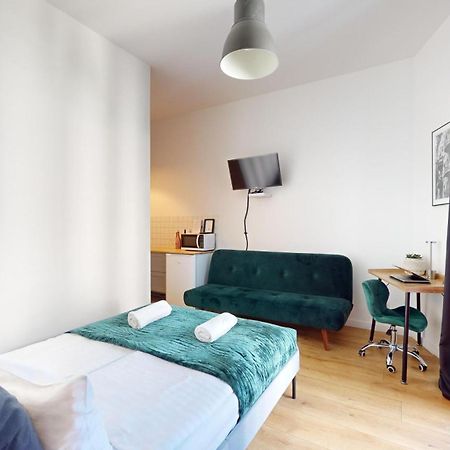 Family House Near The Market Square -Perfect For Family & Business Stays - Ksiecia Witolda Street 500 Steps To Market Square - 2 Bedrooms,2 Parking Places 弗罗茨瓦夫 外观 照片