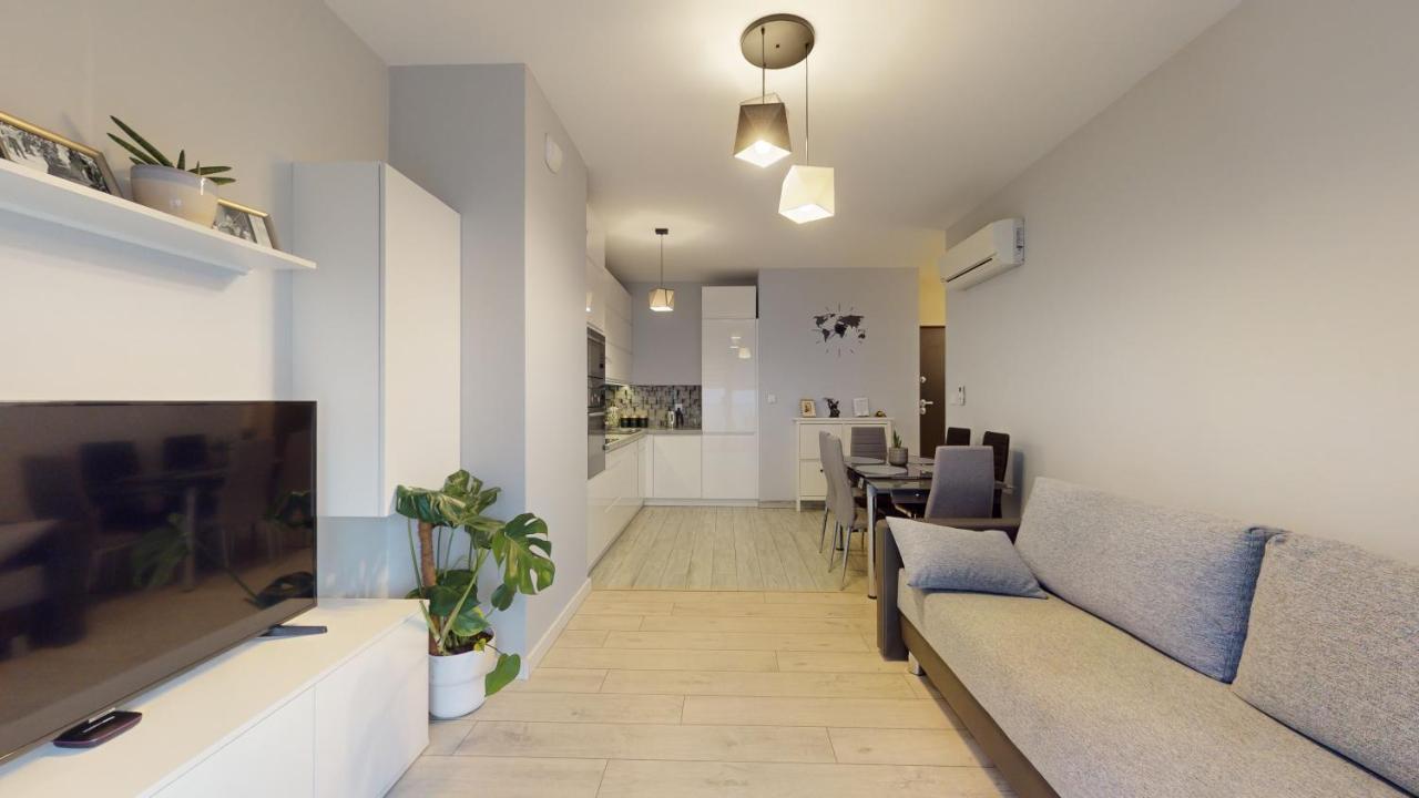 Family House Near The Market Square -Perfect For Family & Business Stays - Ksiecia Witolda Street 500 Steps To Market Square - 2 Bedrooms,2 Parking Places 弗罗茨瓦夫 外观 照片
