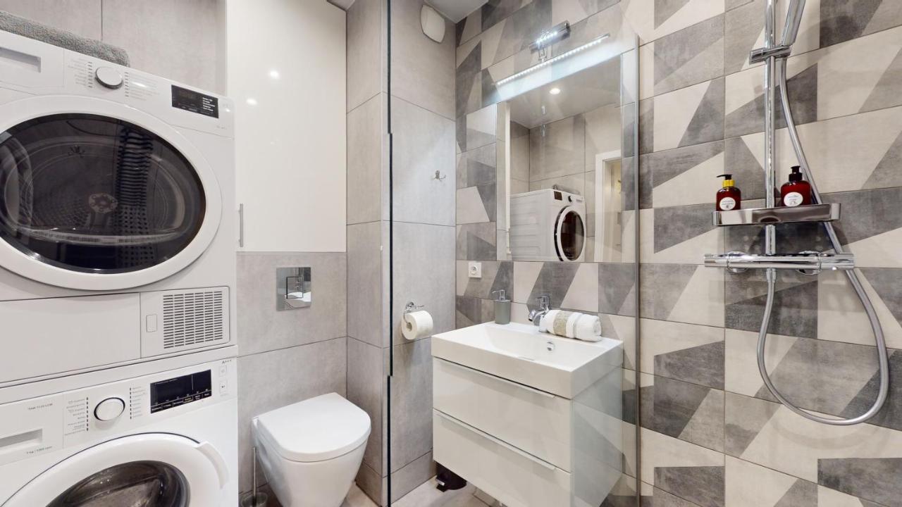 Family House Near The Market Square -Perfect For Family & Business Stays - Ksiecia Witolda Street 500 Steps To Market Square - 2 Bedrooms,2 Parking Places 弗罗茨瓦夫 外观 照片
